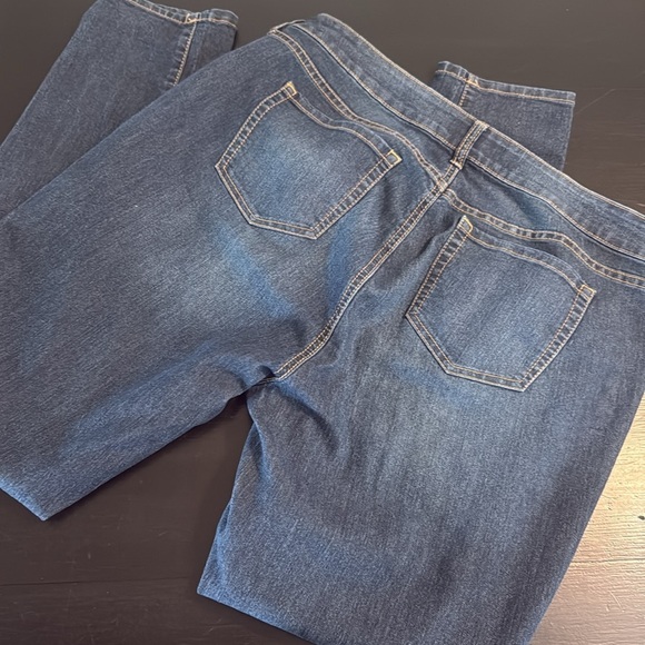 Torrid Women's Blue Jeans - Picture 3 of 6